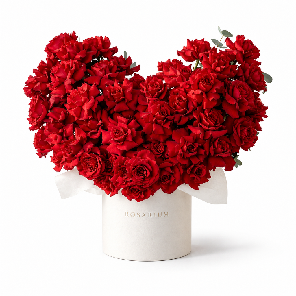 Heart in Red main view, red roses in a off-white Rosarium box