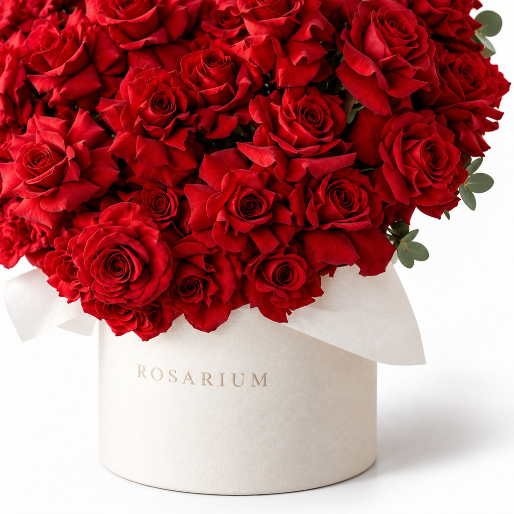 Heart in Red packaging detail, red roses in a off-white Rosarium box