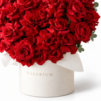 Heart in Red packaging detail, red roses in a off-white Rosarium box