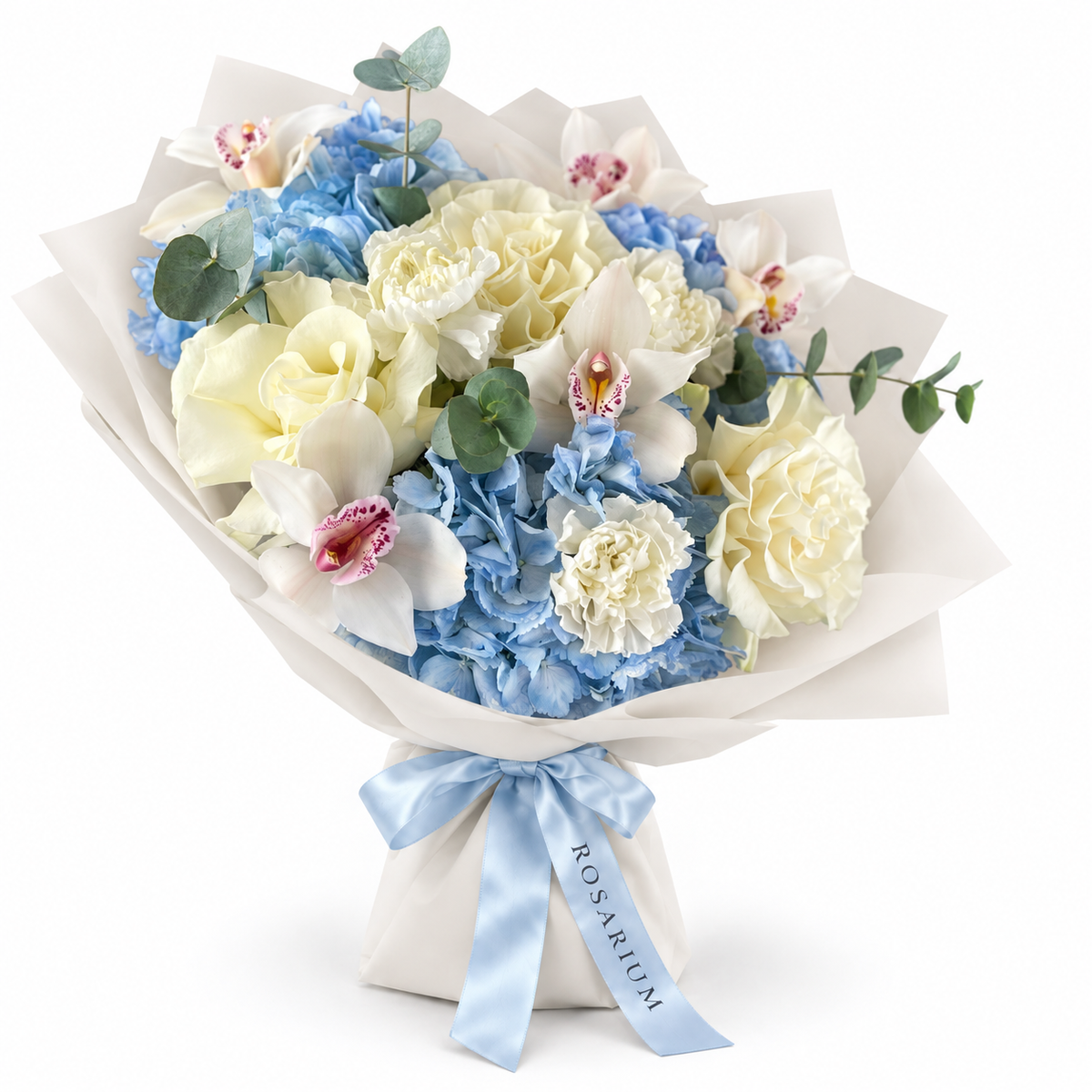 Blue Mood: ivory roses, white orchids and blue hydrangea in off-white wrapping