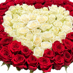 Heart in Contrast Grand: close-up of red roses surrounding an ivory rose heart